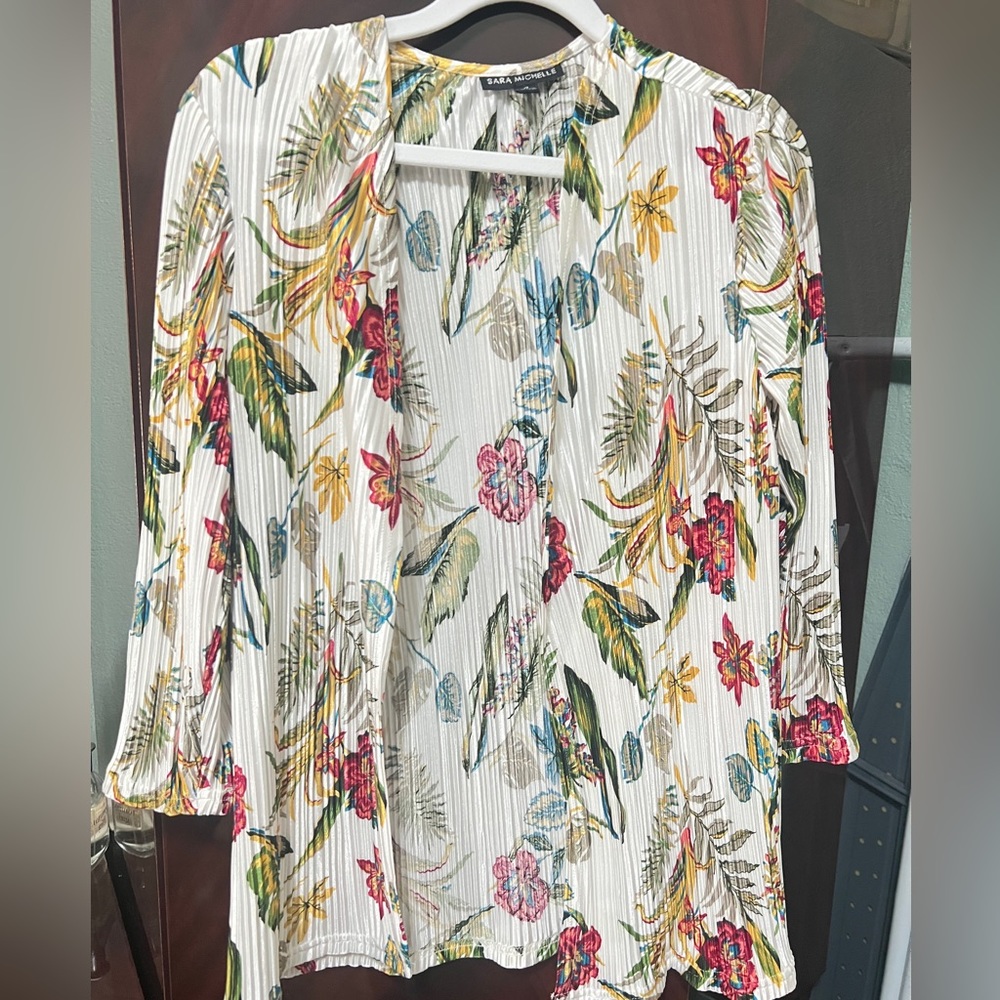 WHITE LOTUS ITALIAN VACATION VIBE TROPICAL CARDIGAN FLOWY TOP W flowers & plants